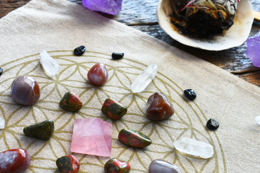 crystal gridding, crystal grids, how to use crystals, gems, stones