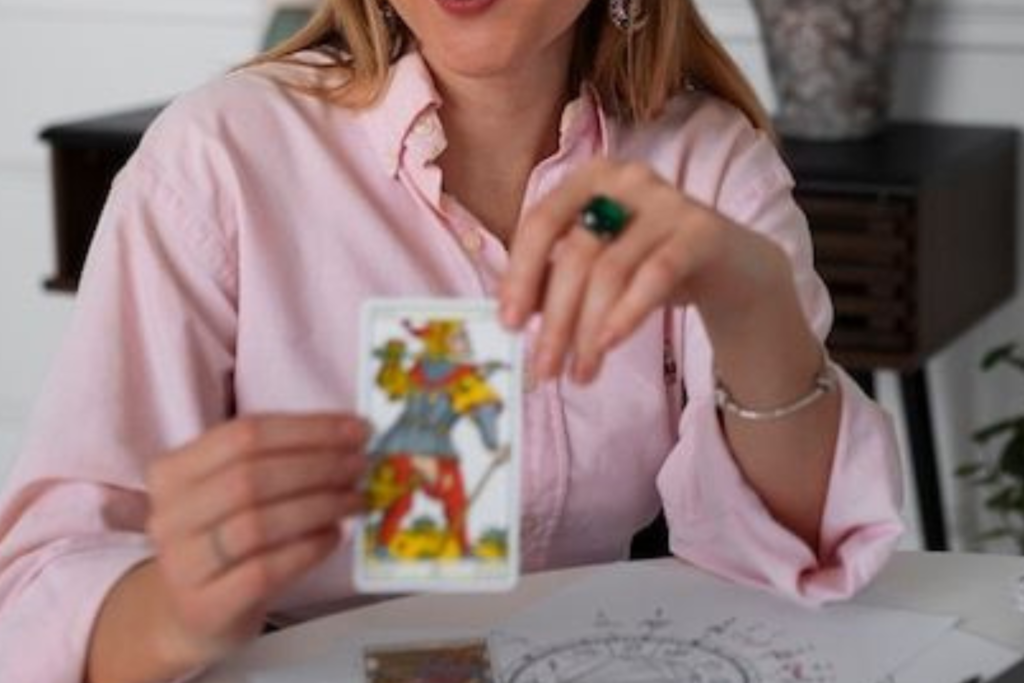 pros and cons of reading tarot